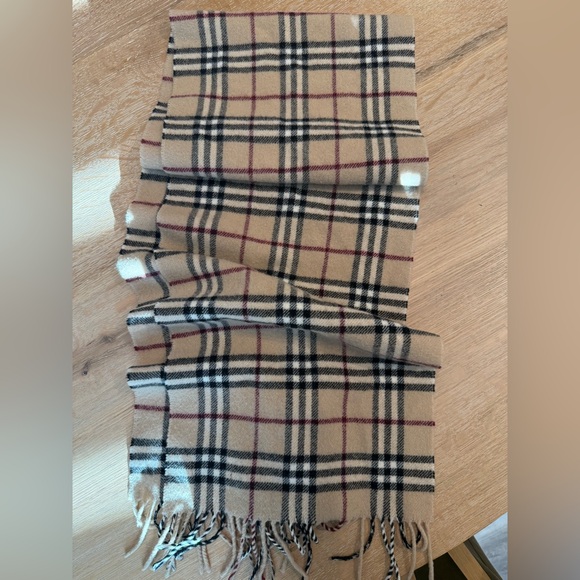 Burberry London 100% Lambswool Classic Check Scarf Made in England - Picture 4 of 4